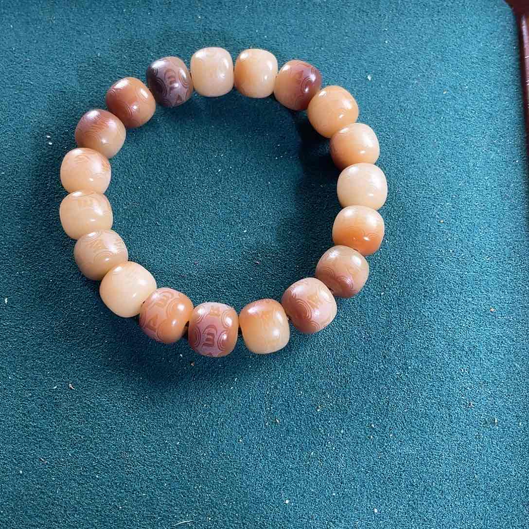 白玉菩提手串静*静白玉菩提六字真言