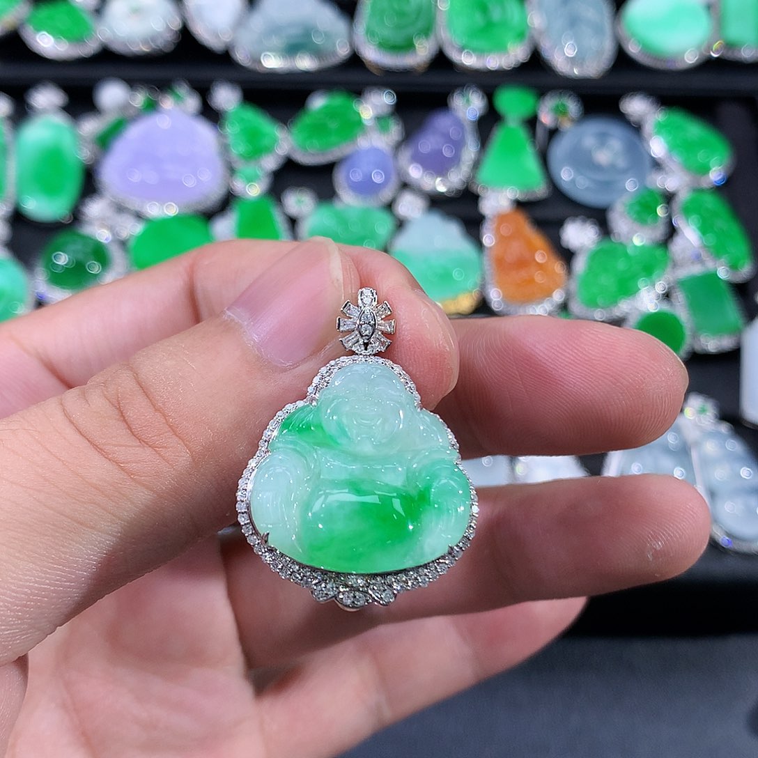 翡翠18K金镶嵌颈饰