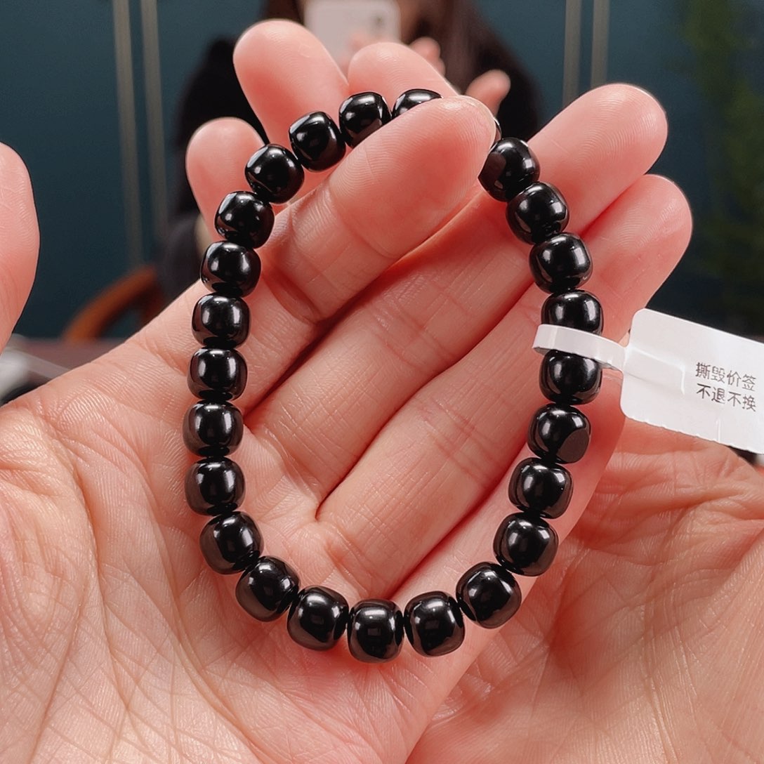 和田玉手串未镶嵌黑青卡7.8老型