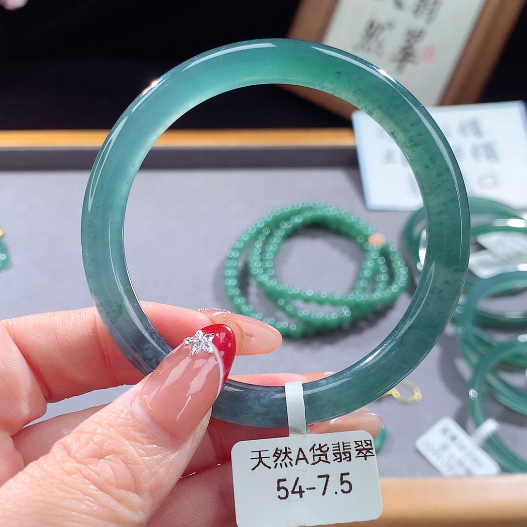 翡翠手镯（圆镯）未镶嵌