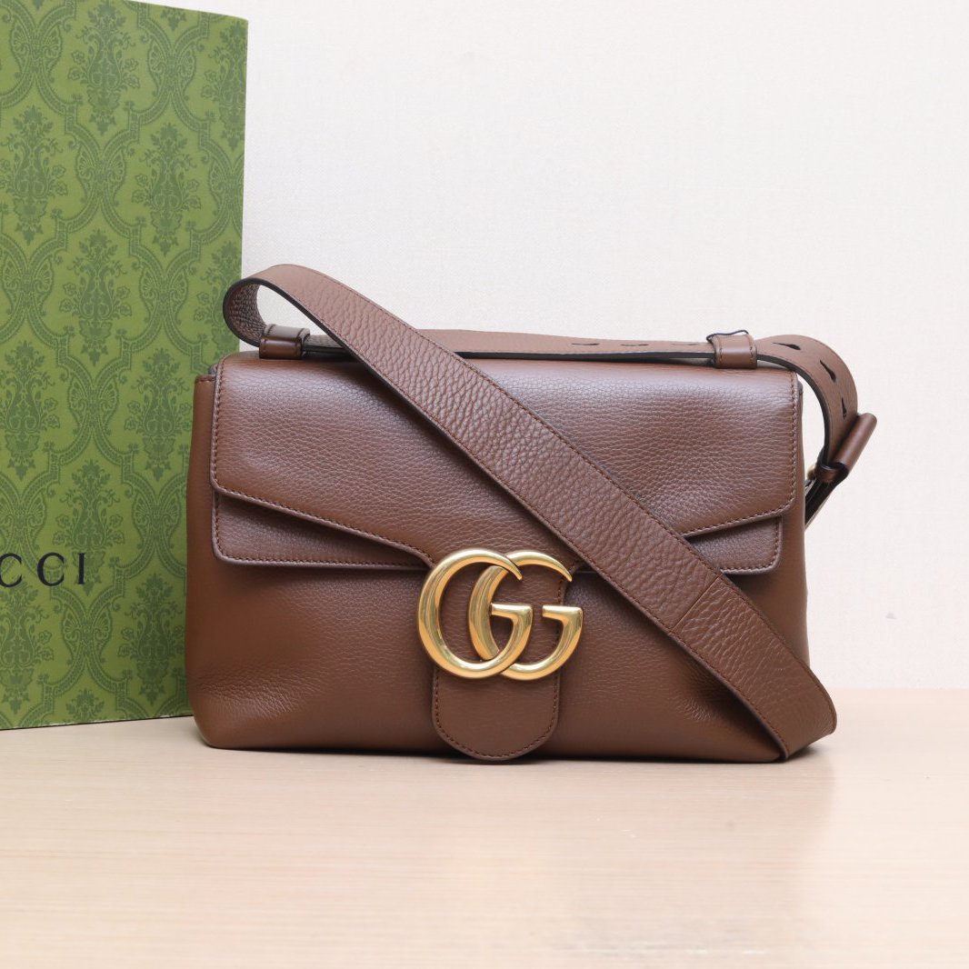99新 GUCCI/古驰 小花黑黑 咖啡色 皮革C 金扣 复古 邮差包