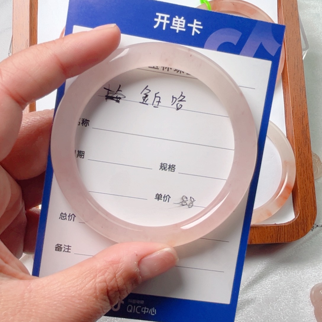 石英质玉手镯未镶嵌金****饭