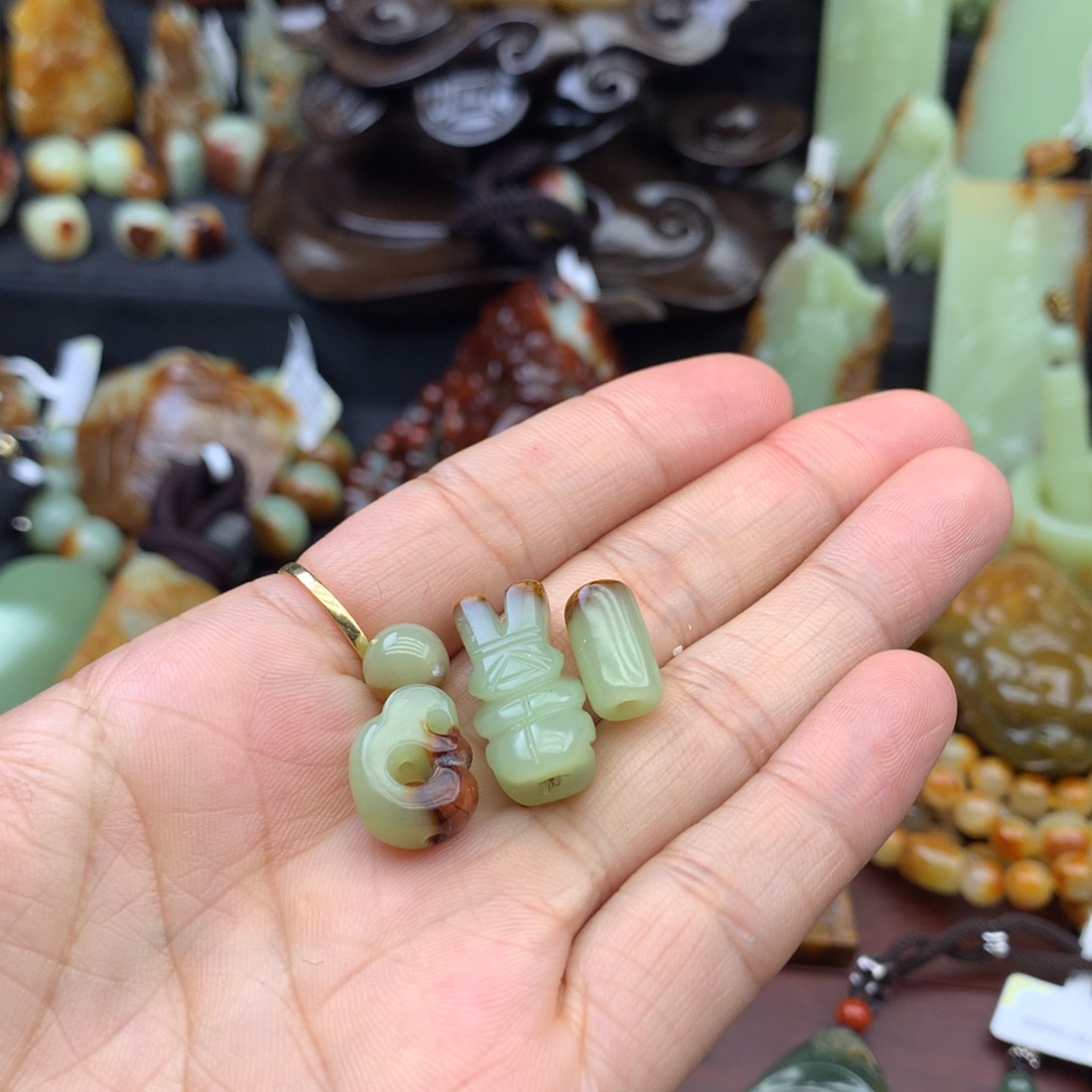 岫岩河磨玉（透闪石质玉）配饰未镶嵌꒰**꒱