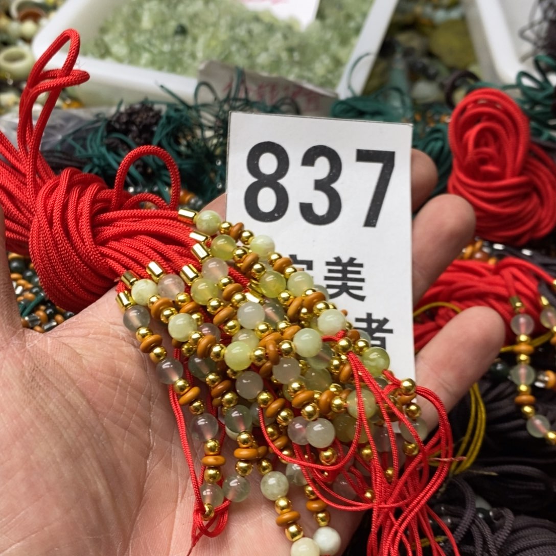 蛇纹石玉挂坠未镶嵌