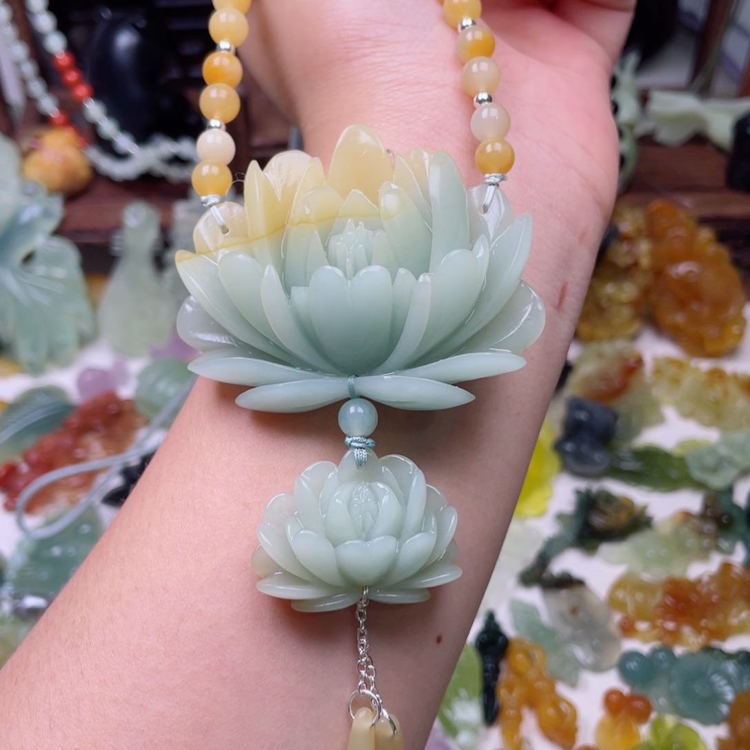 蛇纹石玉未镶嵌颈饰