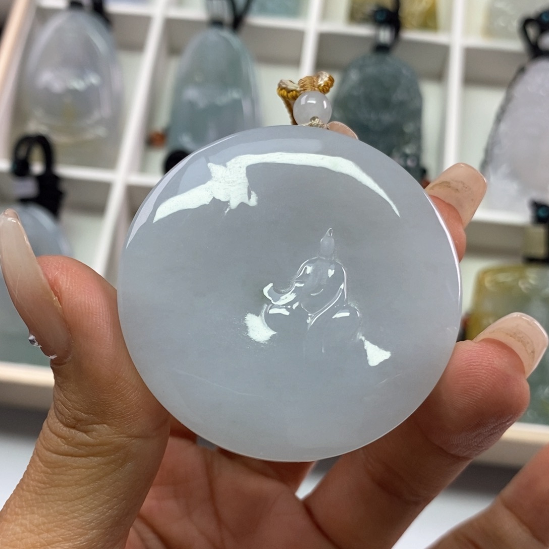 翡翠挂件未镶嵌翡翠