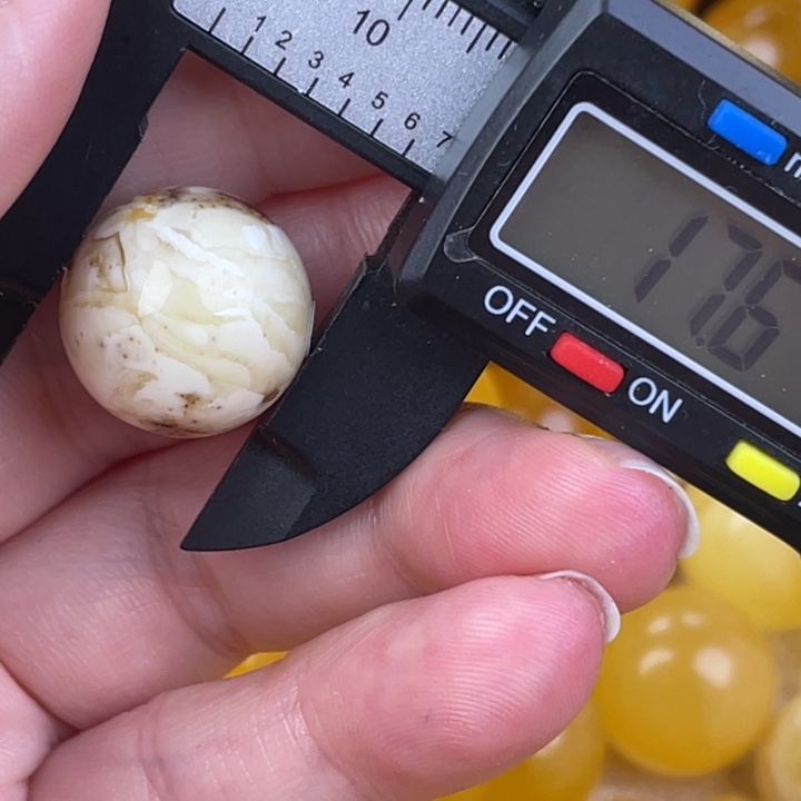 蜜蜡未镶嵌裸石微瑕464