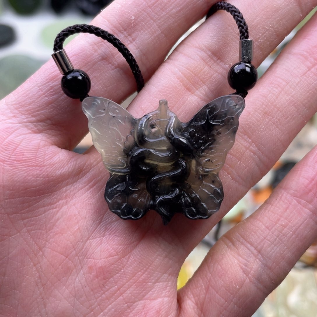 蛇纹石玉颈饰未镶嵌