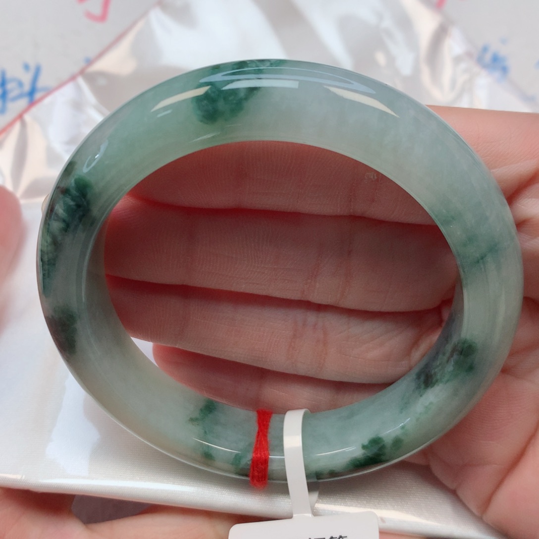 翡翠手镯未镶嵌56.8圈 飘海藻绿花