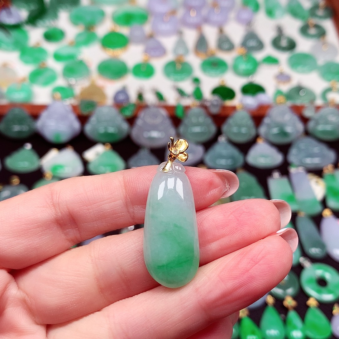 翡翠18K金镶嵌颈饰