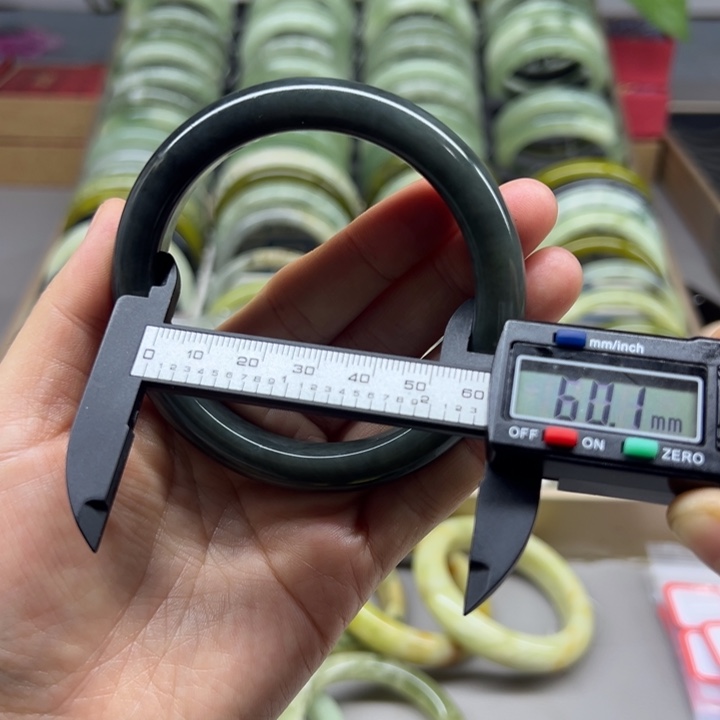 蛇纹石玉未镶嵌手镯16