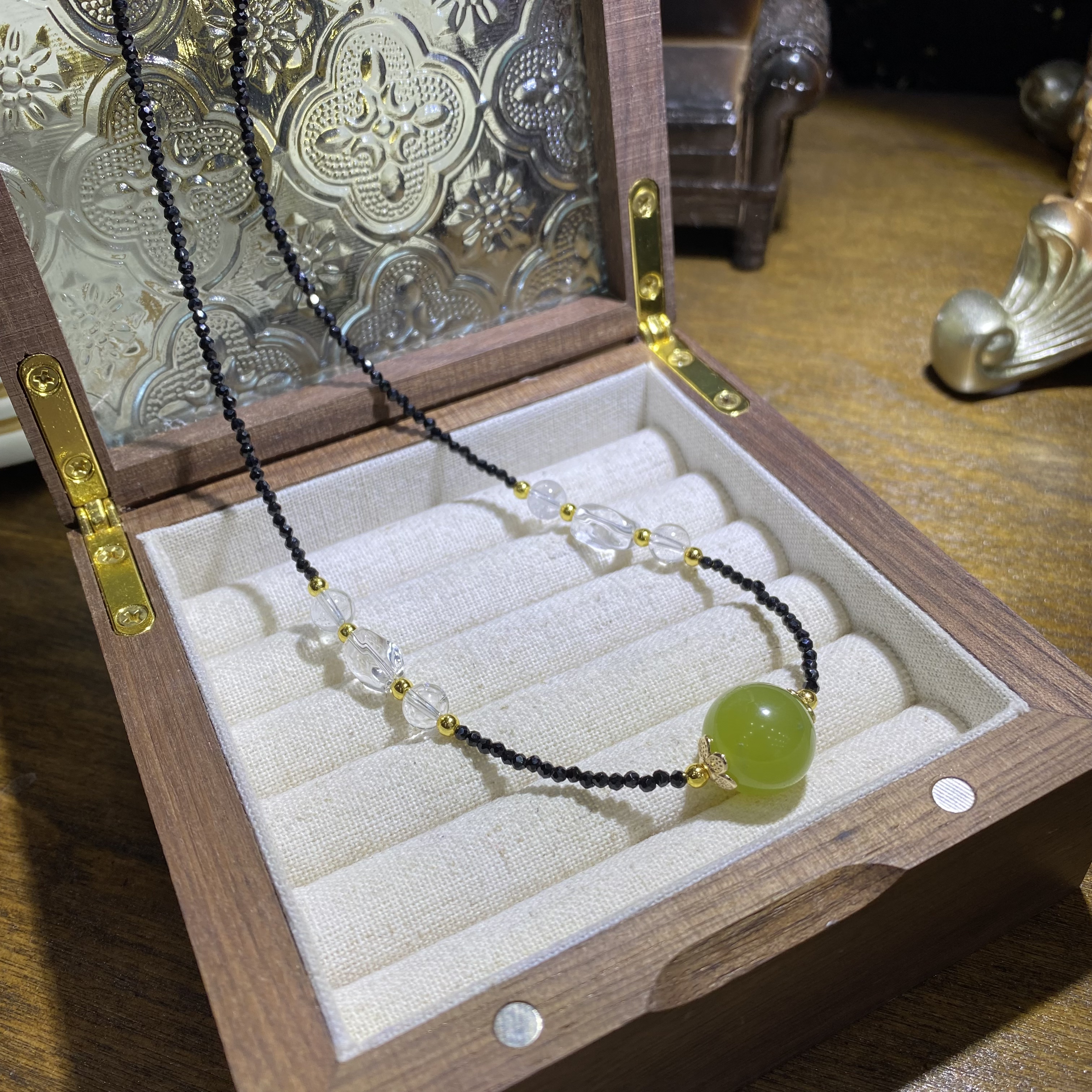 V576-天然青提奶盖锁骨链岫玉项链设计款-多样性发其一