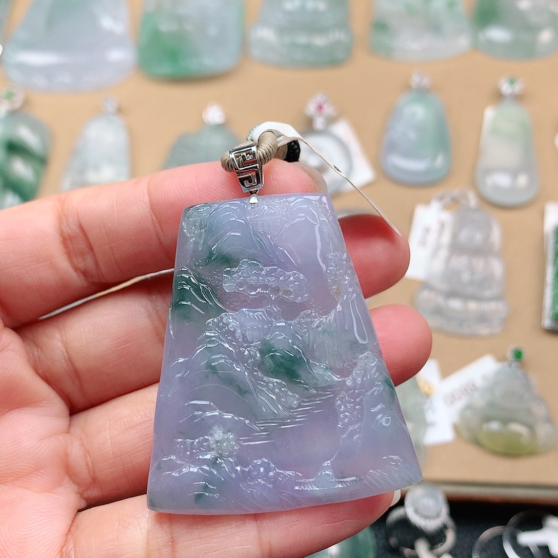 翡翠颈饰18K金镶嵌山水牌