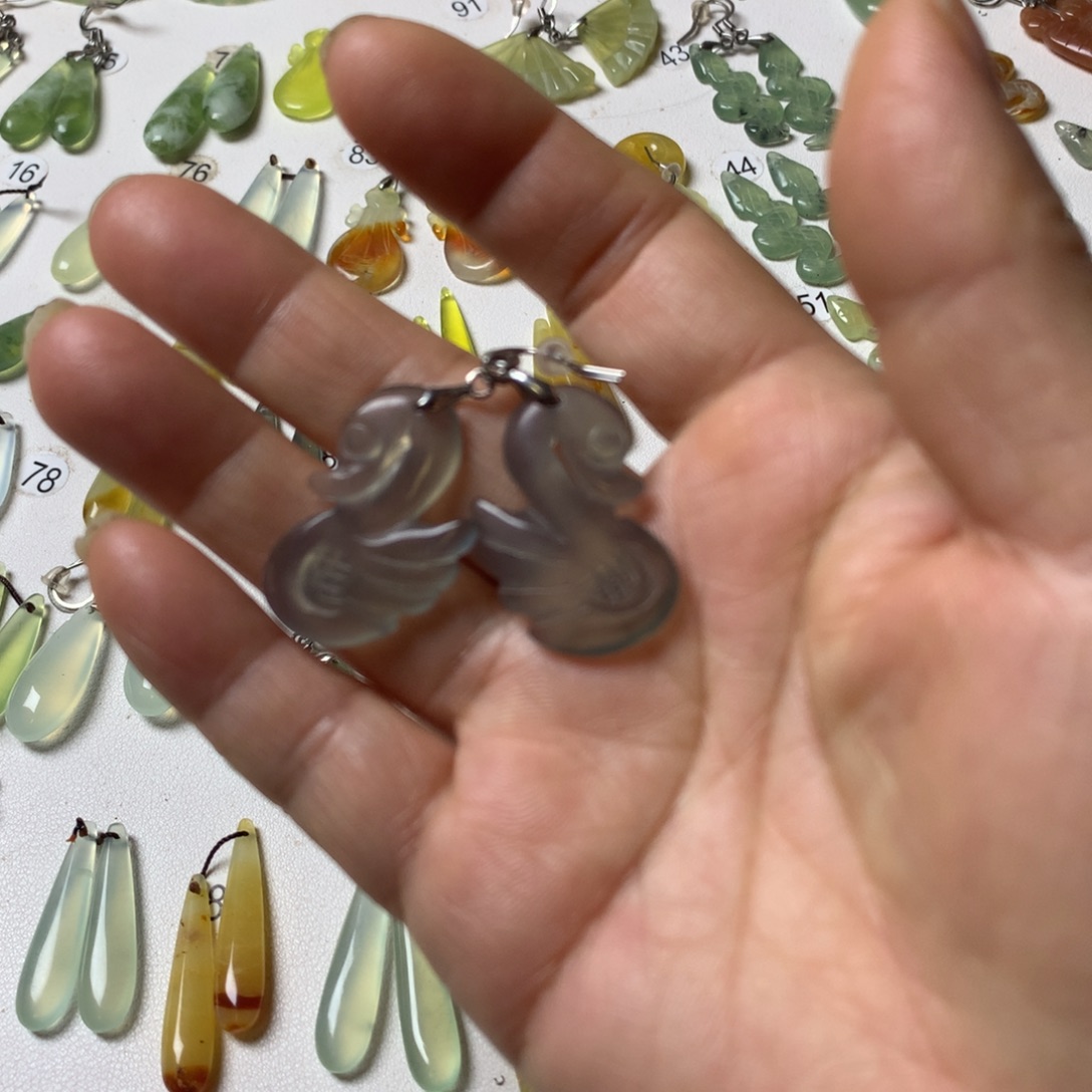 蛇纹石玉未镶嵌耳坠