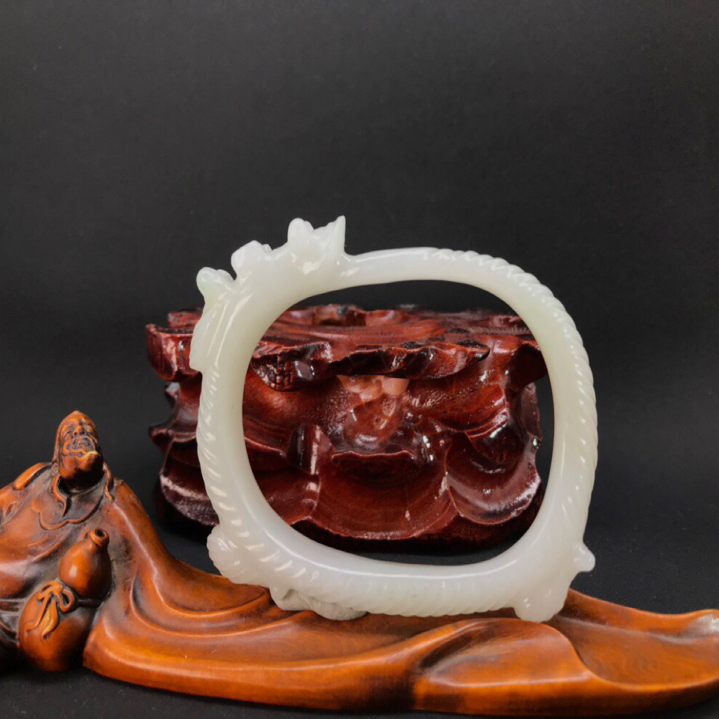 和田玉绞丝龙纹贵妃手镯圈口6.6x4.8