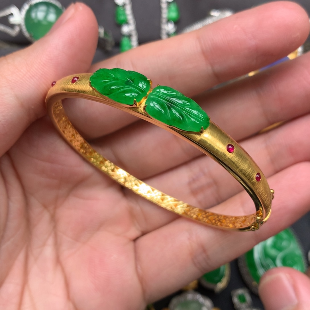 翡翠18K金镶嵌手镯