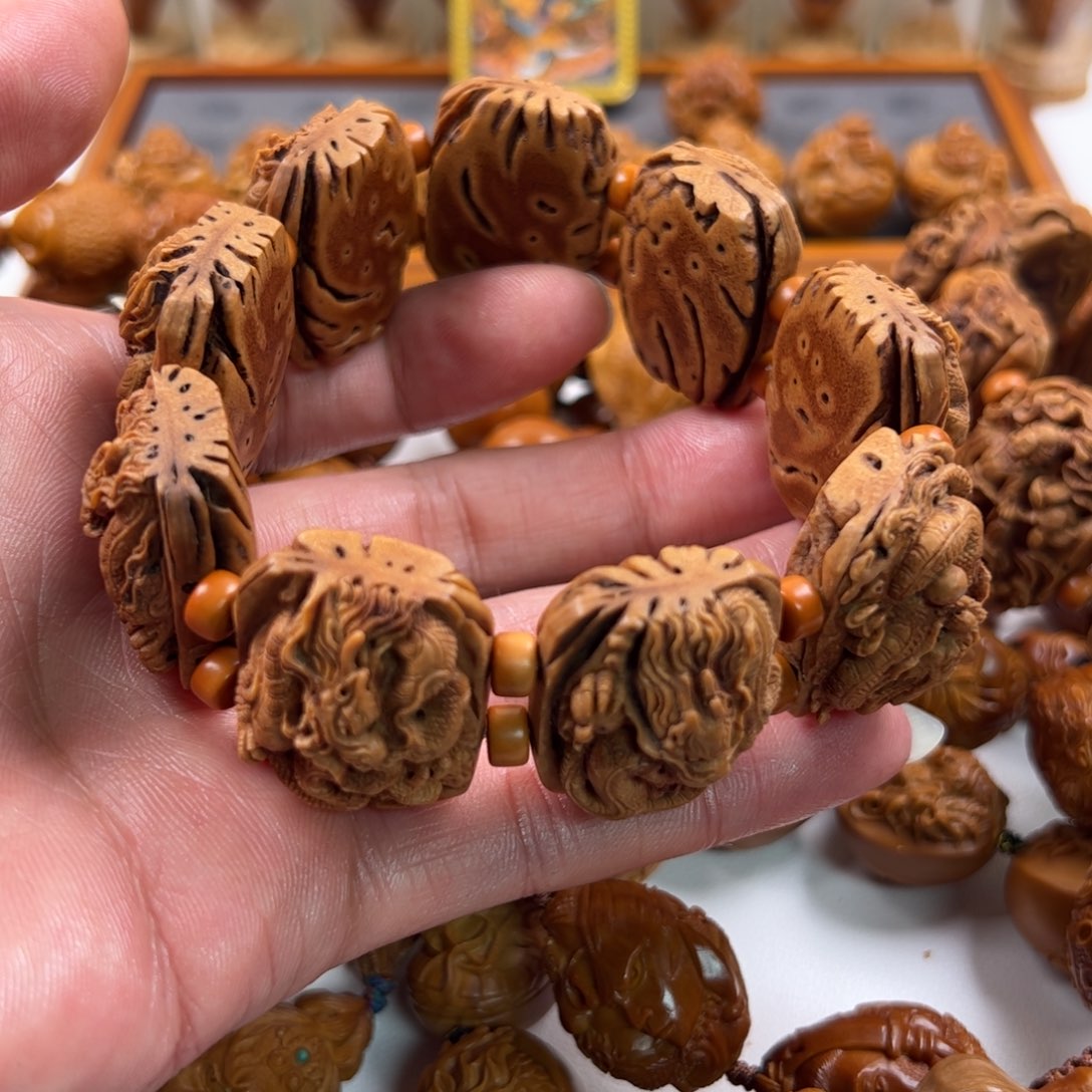 怪*叔F，桃核九龙手牌   底价