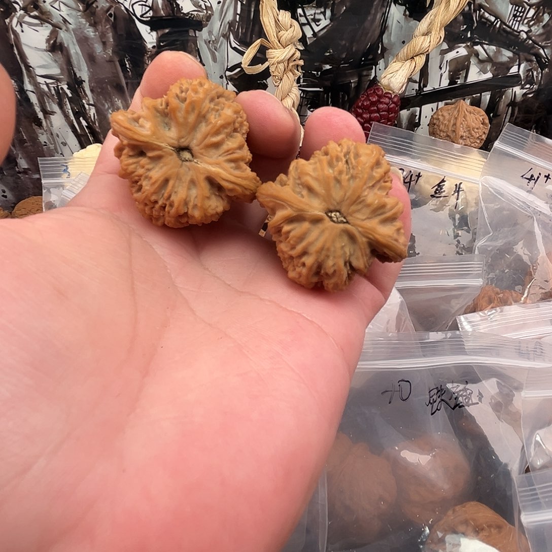 今***宵文玩核桃把件三角南疆42尺