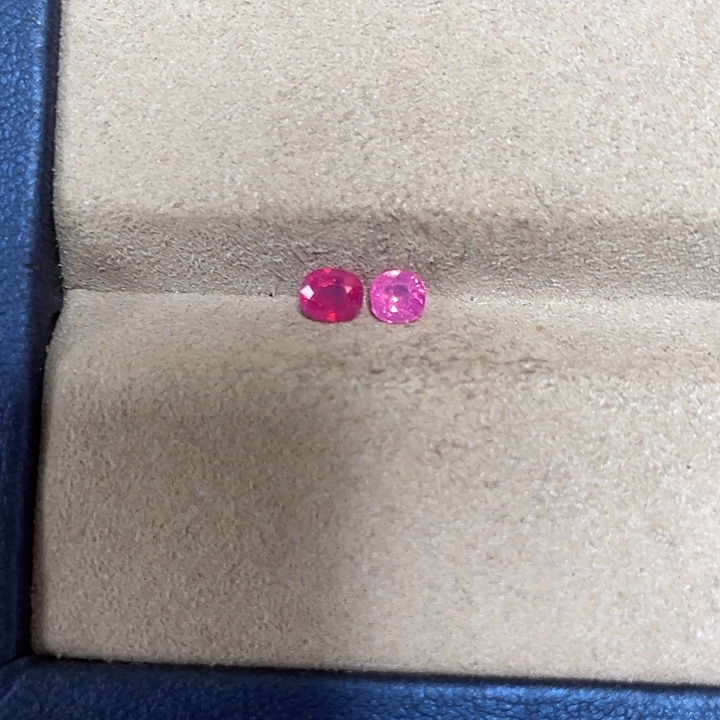 定制蓝宝石未镶嵌裸石0.8克拉2粒