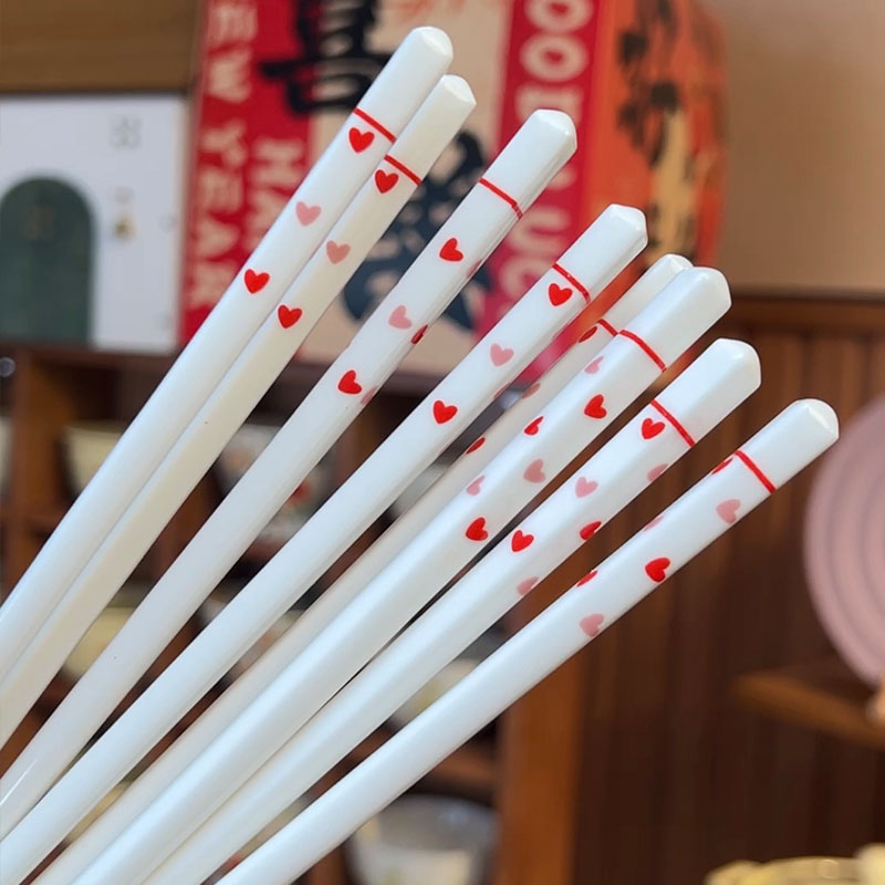奶油风桃心陶瓷筷子10双家用防滑防霉防潮耐高温高筷子颜值餐具