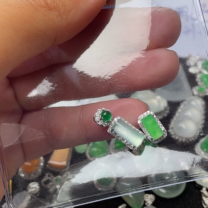 欢****翡翠银S925镶嵌颈饰