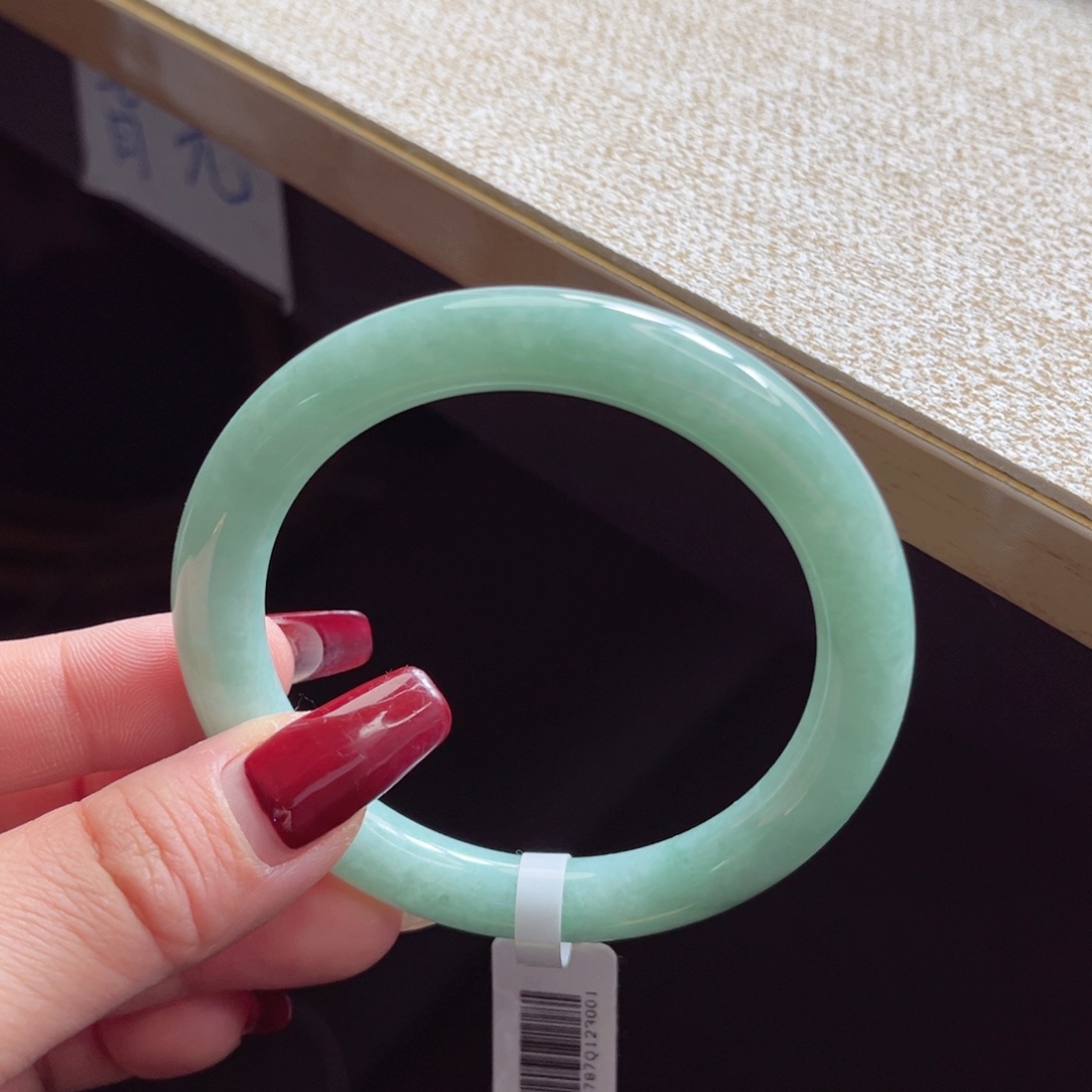 翡翠手镯未镶嵌手镯