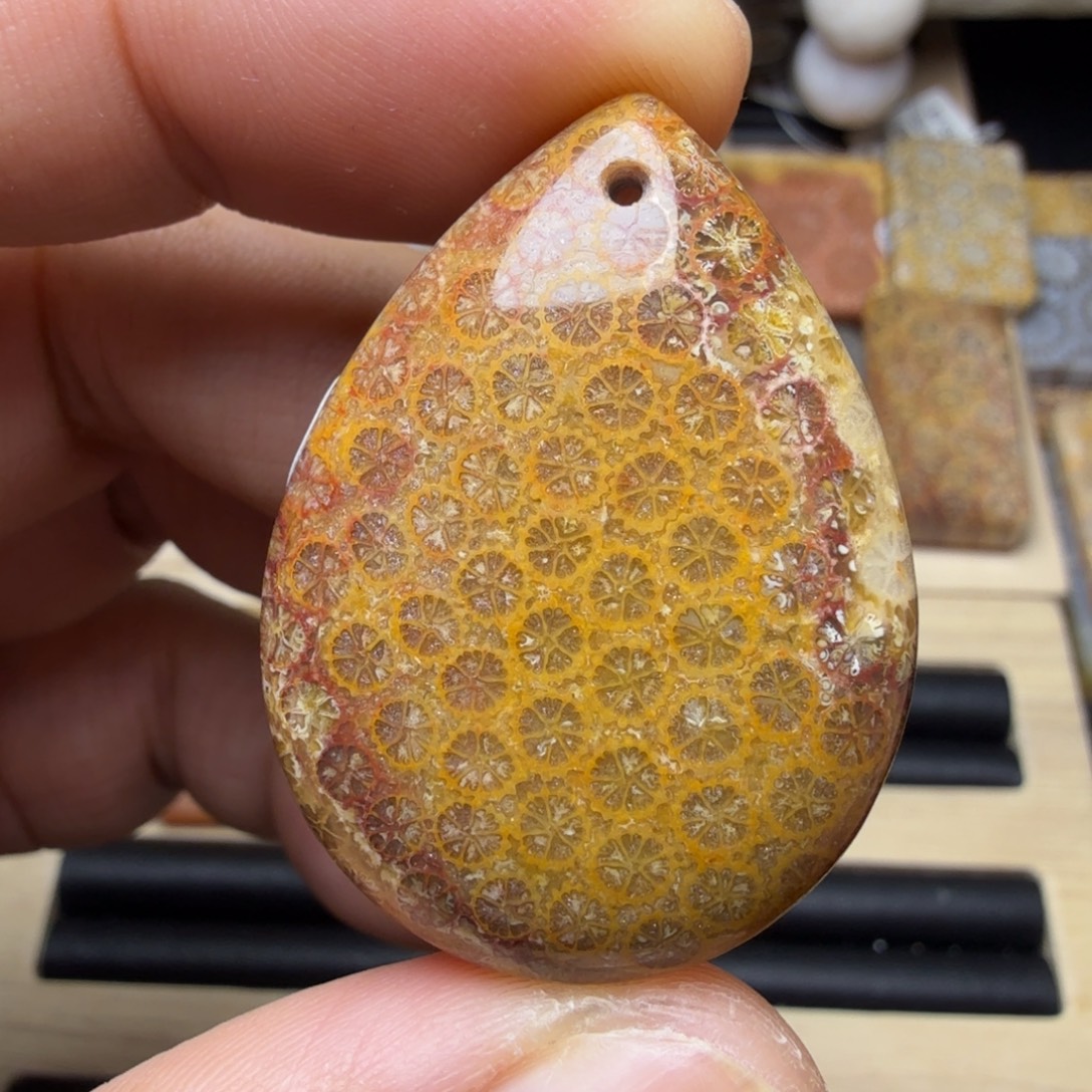 硅化玉未镶嵌纯天然色有机玉石保真色