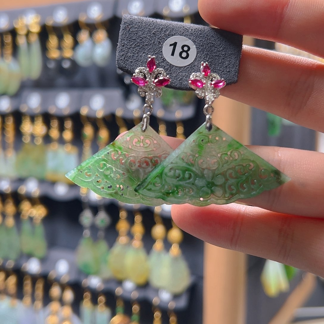 未镶嵌翡翠耳饰翡翠