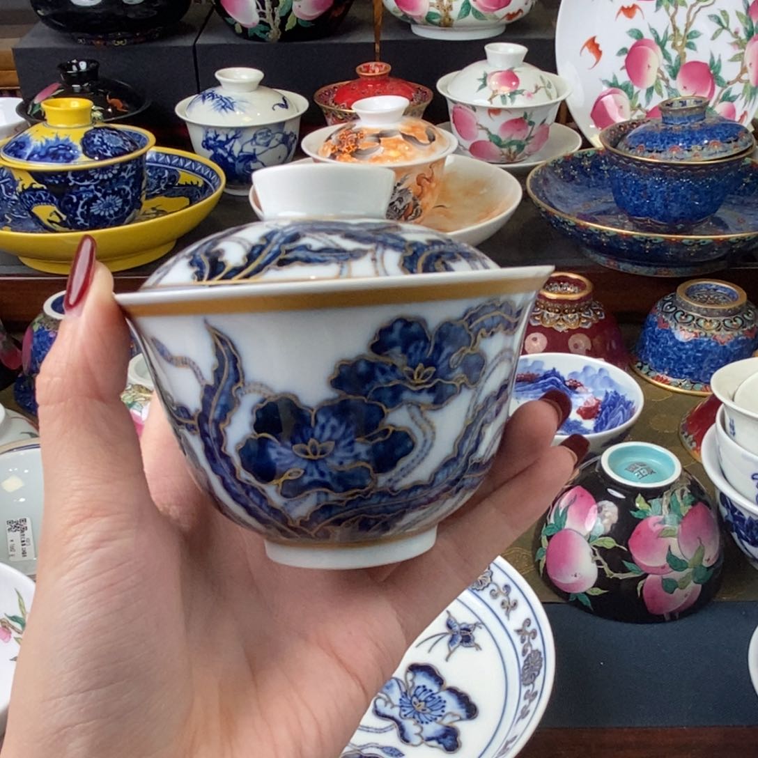 陶瓷艺术家的作品是一种