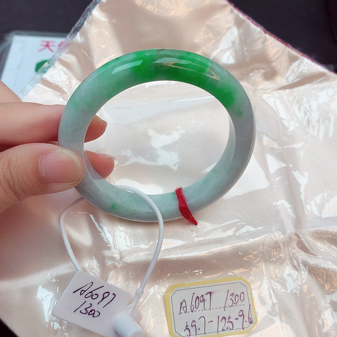 翡翠未镶嵌手镯缅甸翡翠