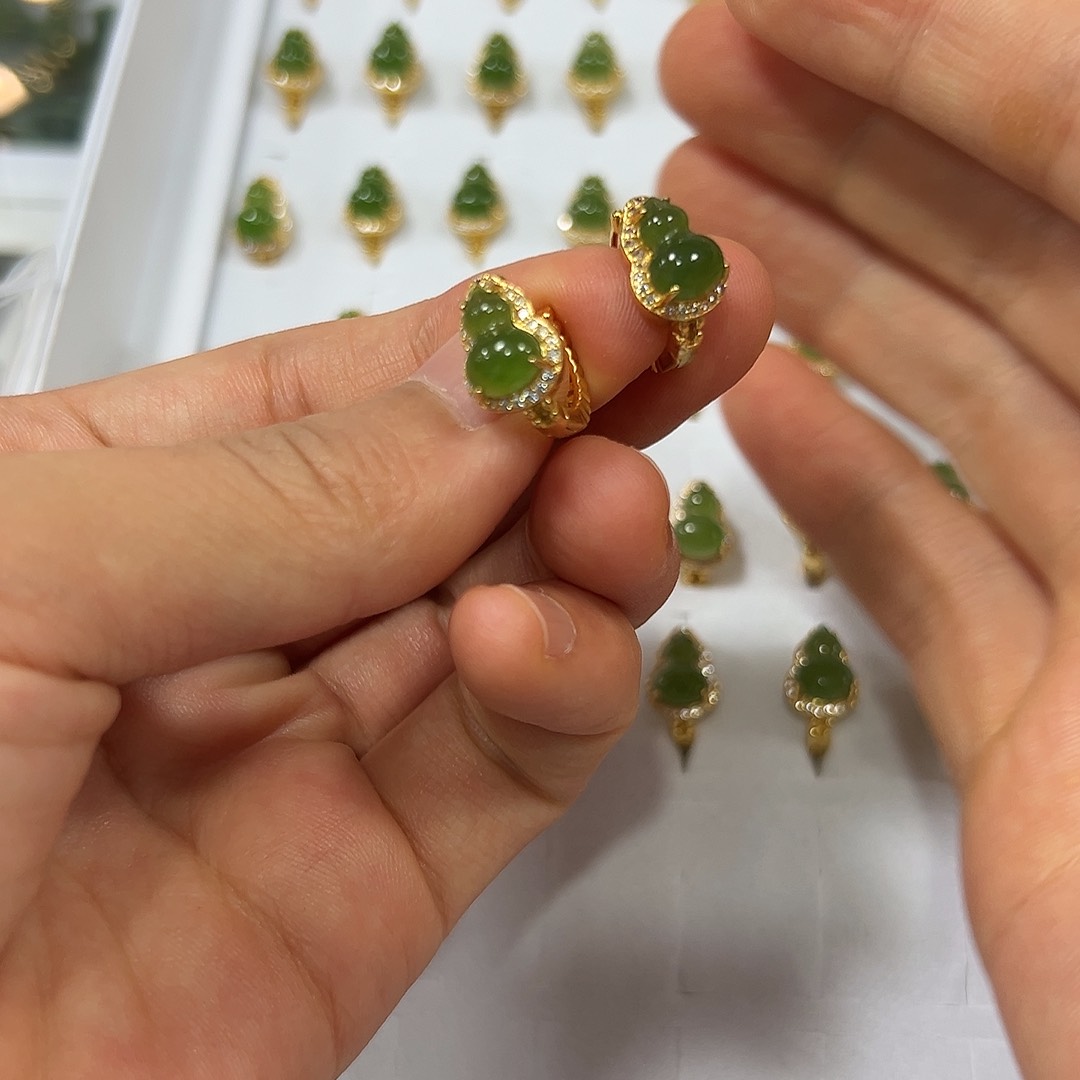 和田玉银S925镶嵌颈饰云**轻