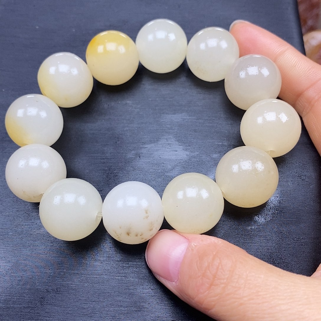 石英质玉（黄龙玉）颈饰未镶嵌