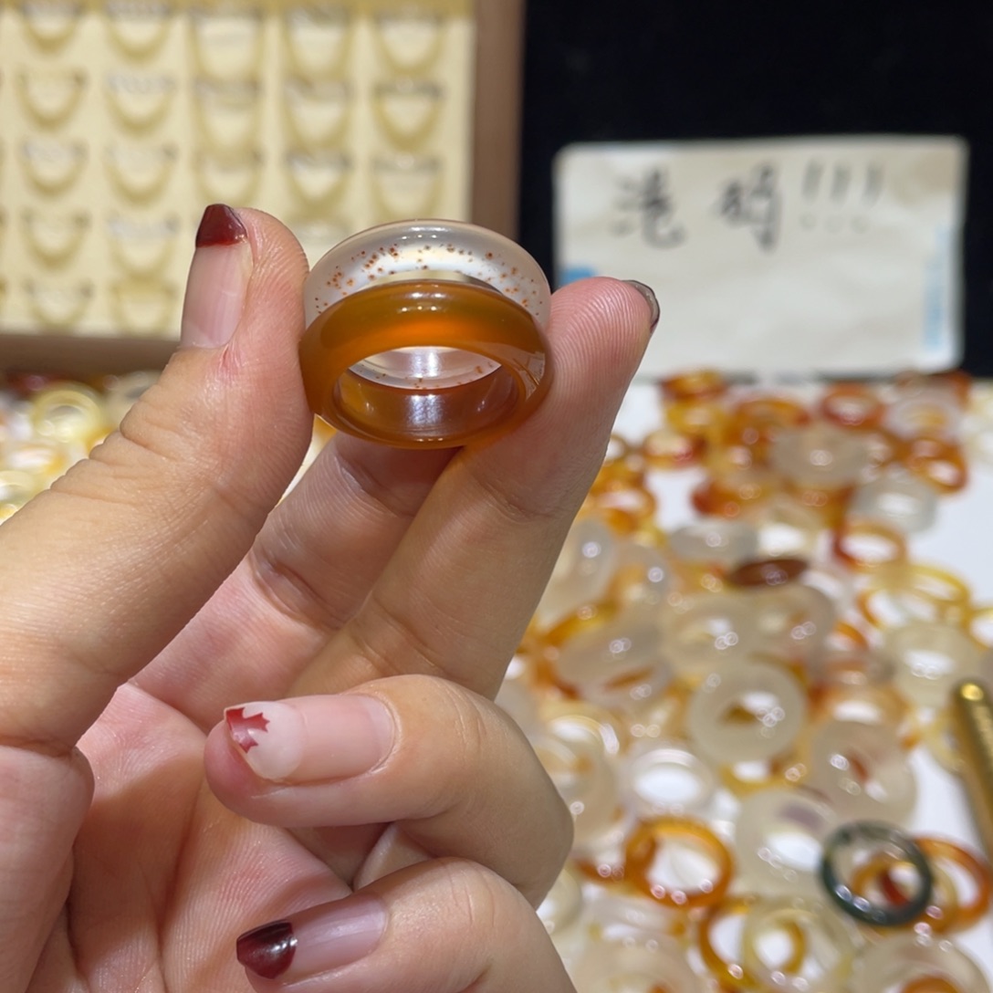壳****玛瑙/玉髓未镶嵌戒指582号港16