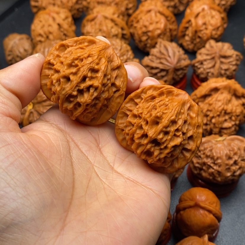 【闪购商品】文玩核桃把件40玉玲珑