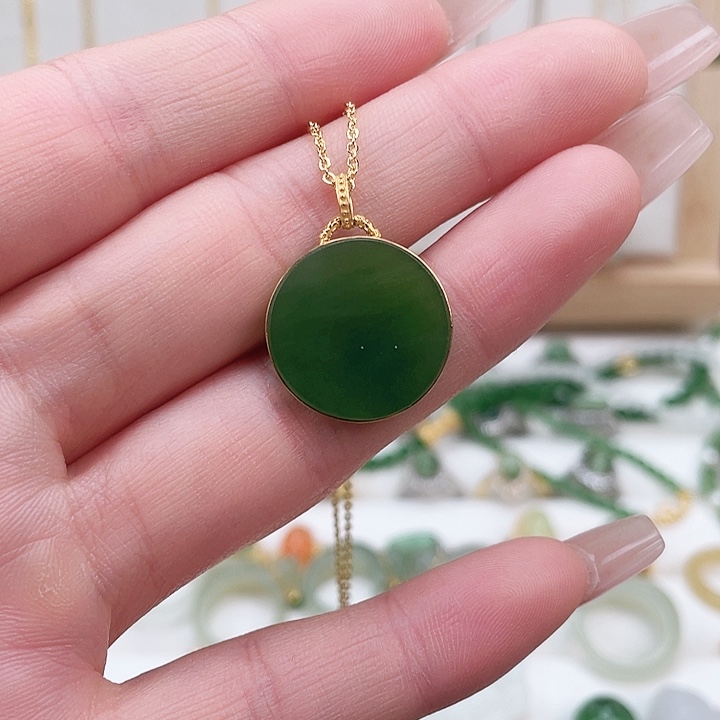 颈饰18K金镶嵌和田玉