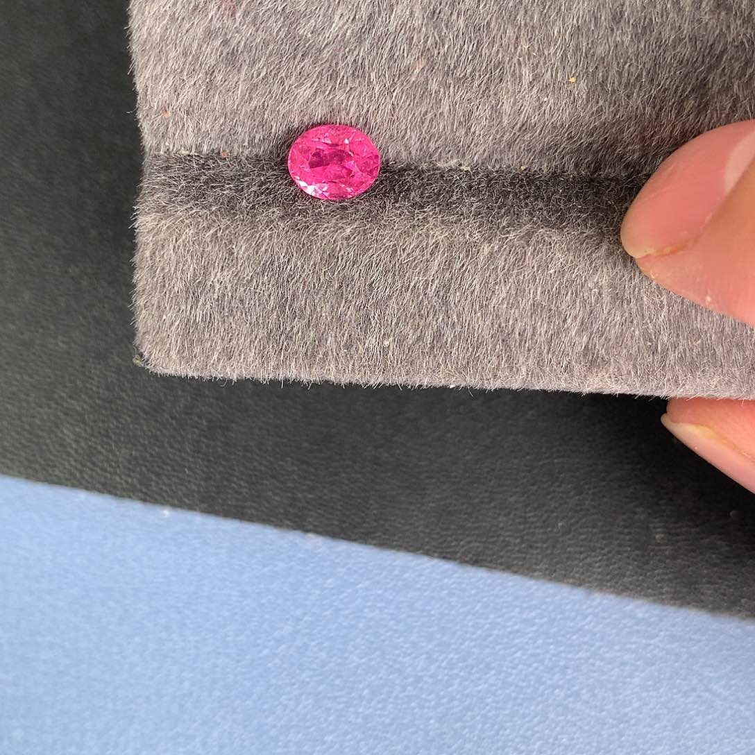 尖晶石裸石未镶嵌1.35 无烧 马哼盖