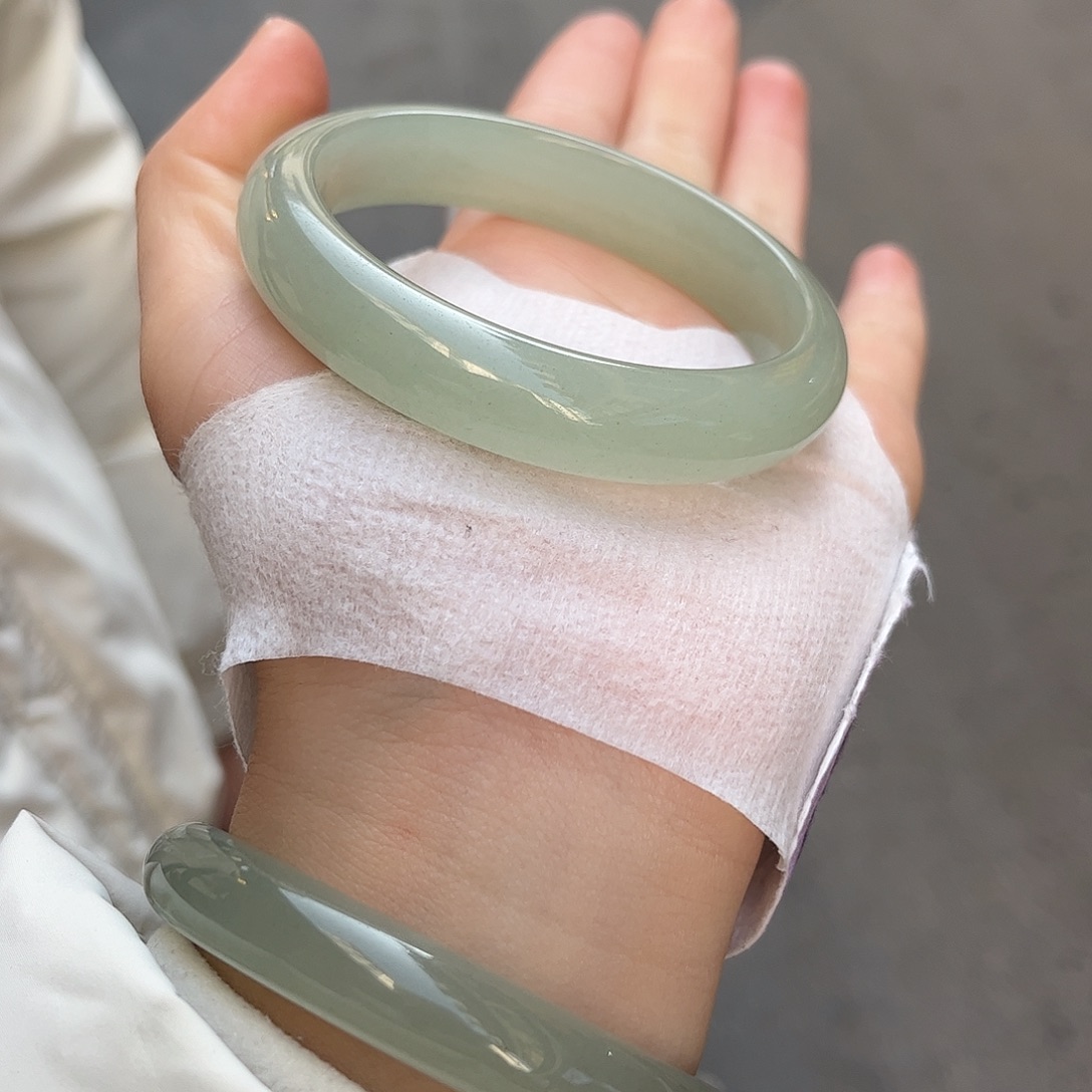 ****鱼东陵石未镶嵌手镯不退不换