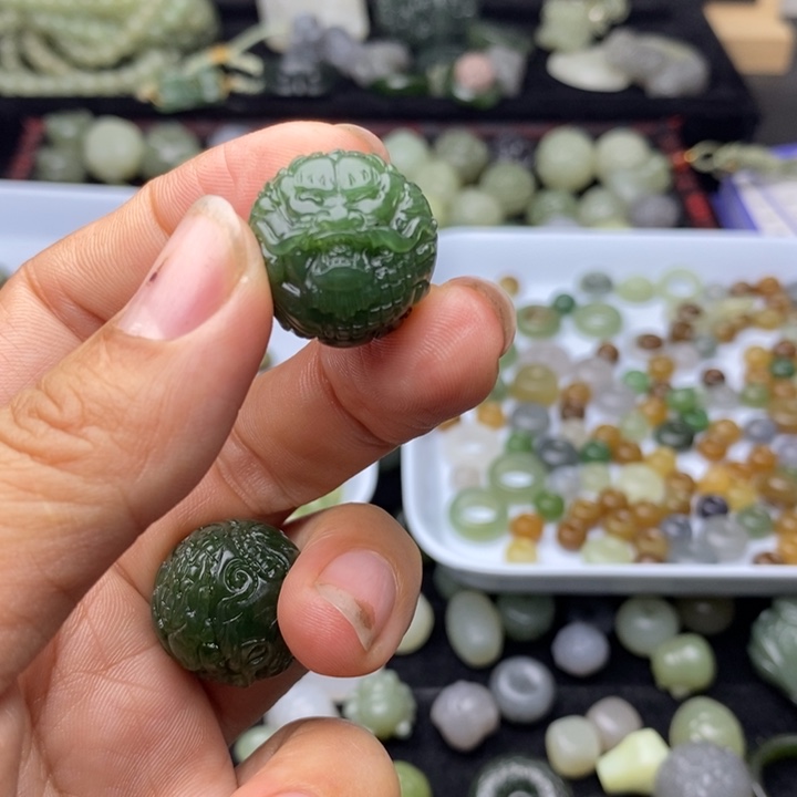 夏***至和田玉未镶嵌颈饰