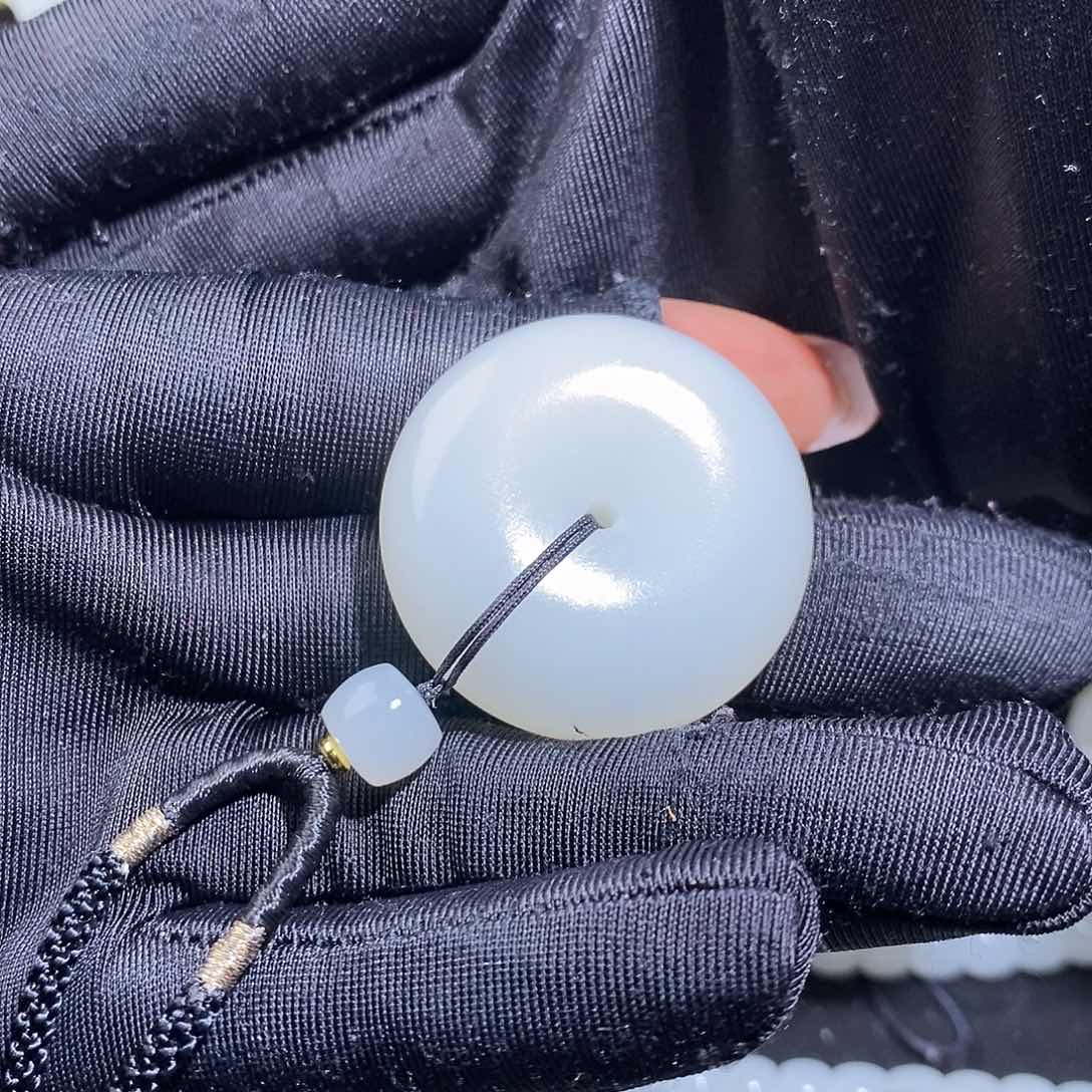 和田玉吊坠(不含链)未镶嵌努**油