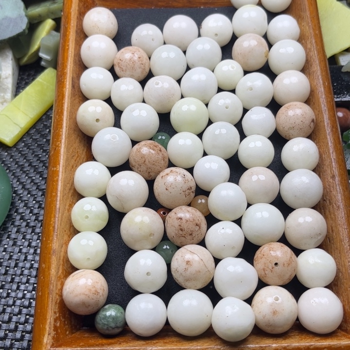 和田玉未镶嵌颈饰?*