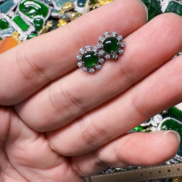 翡翠颈饰未镶嵌天然A货翡翠放漏