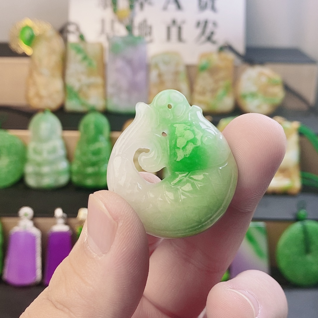 翡翠银S925镶嵌吊坠(赠链)
