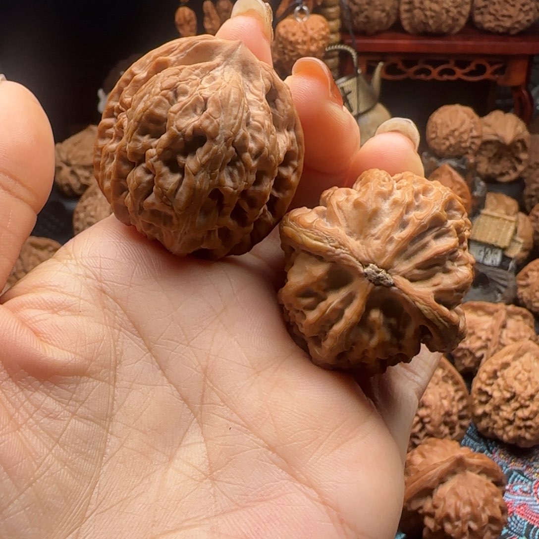 文玩核桃把件全品红锦鲤40