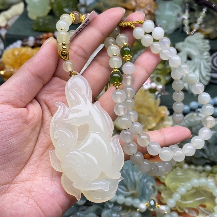 蛇纹石玉吊坠合金