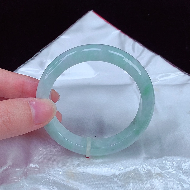 翡翠手镯未镶嵌翡翠