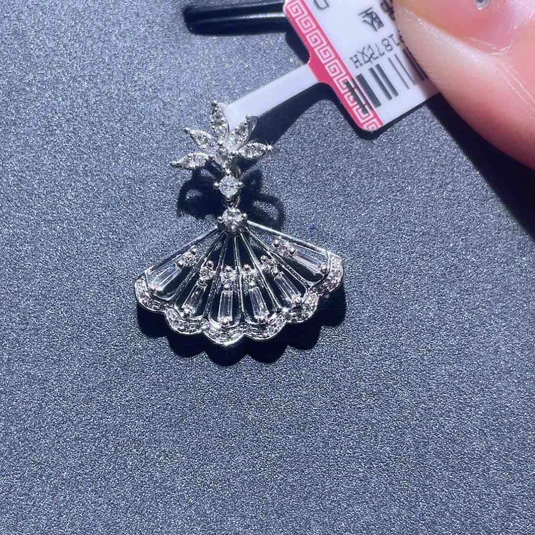 钻石吊坠(不含链)18K金镶嵌