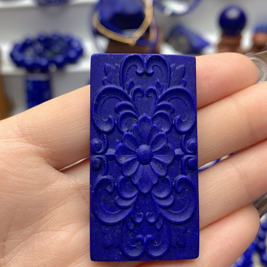 青金石未镶嵌颈饰