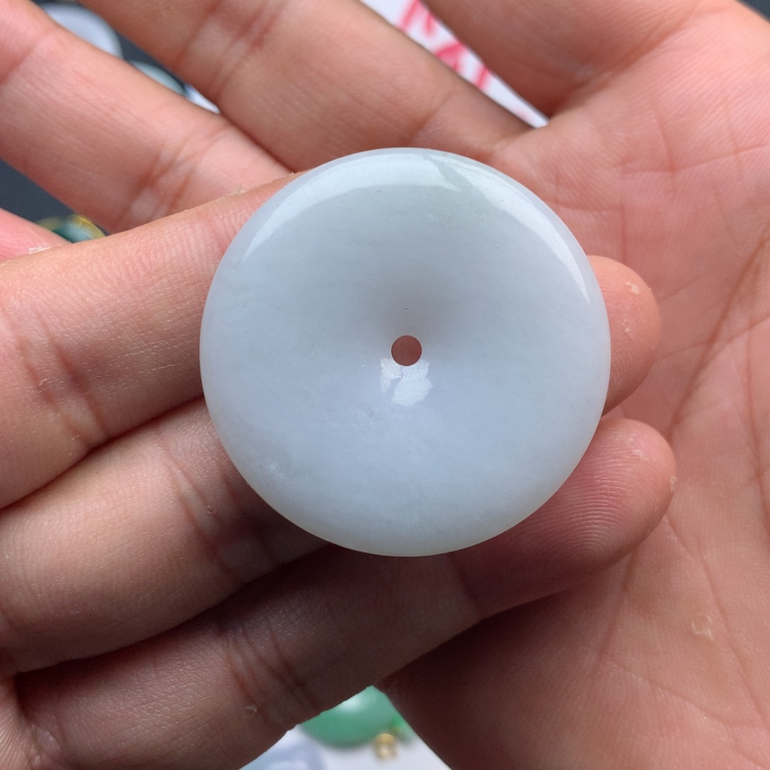 翡翠颈饰未镶嵌平安扣