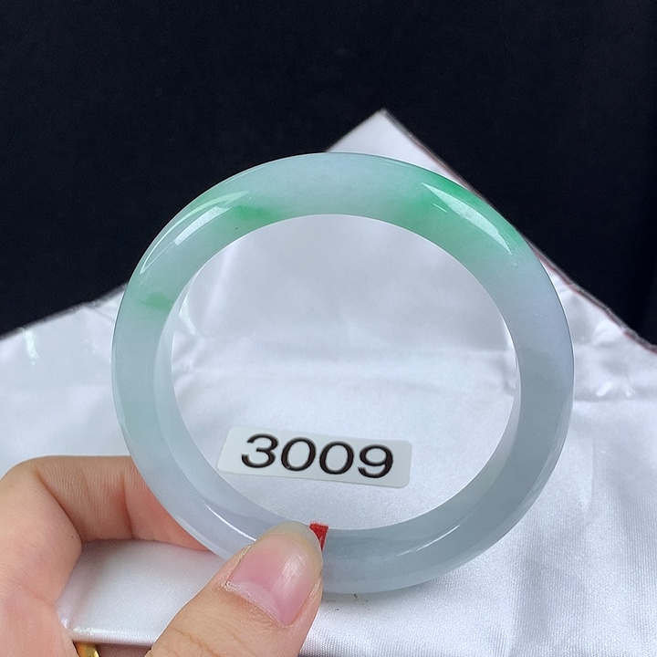 翡翠未镶嵌手镯59圈 糯冰阳绿有种有色