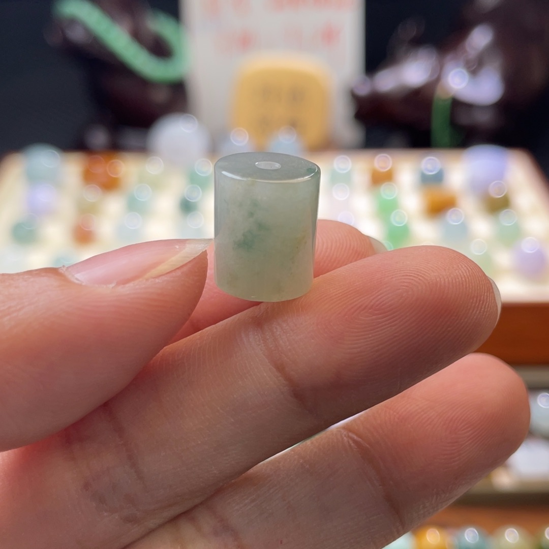 翡翠散珠桶珠12.6-10.4mm